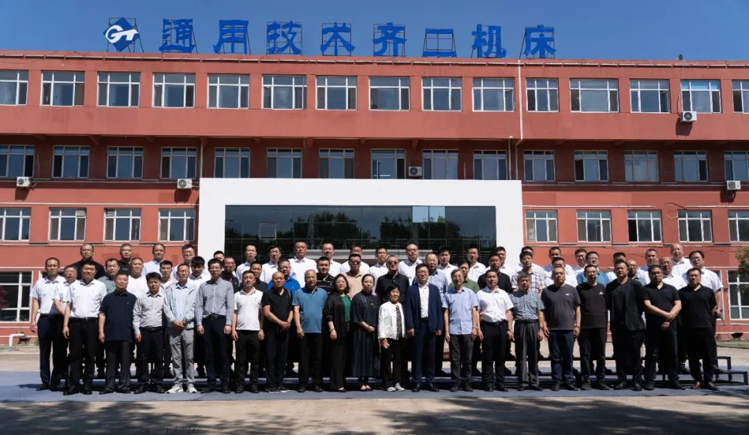 齊二機床秦皇島公司成功舉辦首屆國企開放日 齊二機床秦皇島公司成功舉辦首屆國企開放日