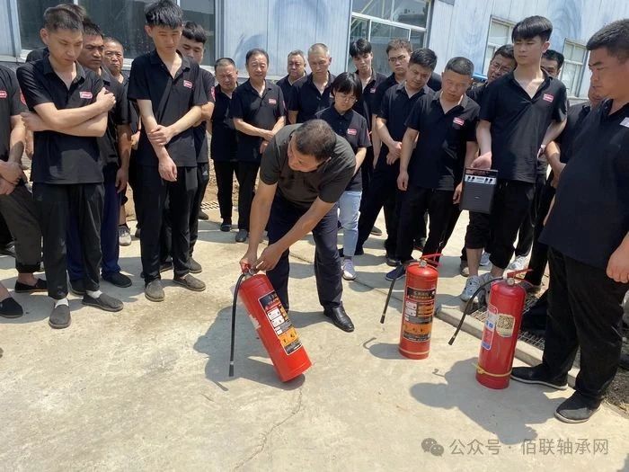 華工軸承開展有限空間規(guī)范操作培訓(xùn)與消防應(yīng)急演練 華工軸承開展有限空間規(guī)范操作培訓(xùn)與消防應(yīng)急演練