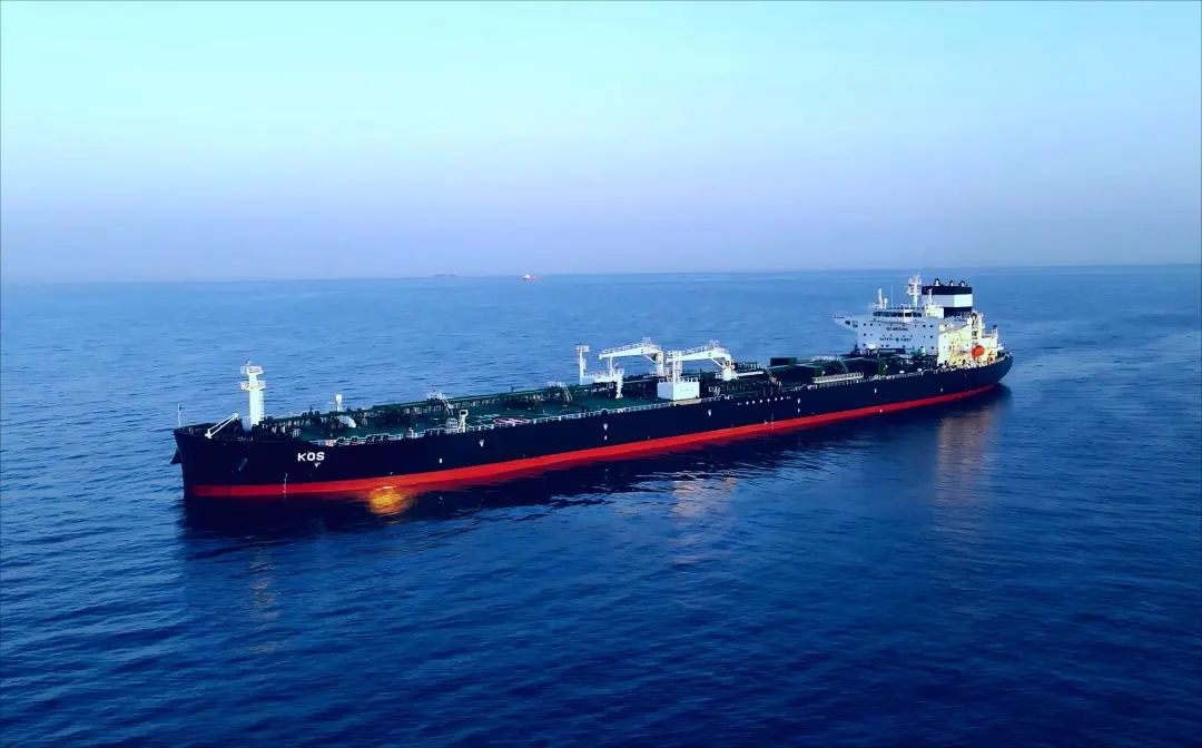 大船集團(tuán):11.5萬噸成品油船“KOS”輪交付 大船集團(tuán):11.5萬噸成品油船“KOS”輪交付
